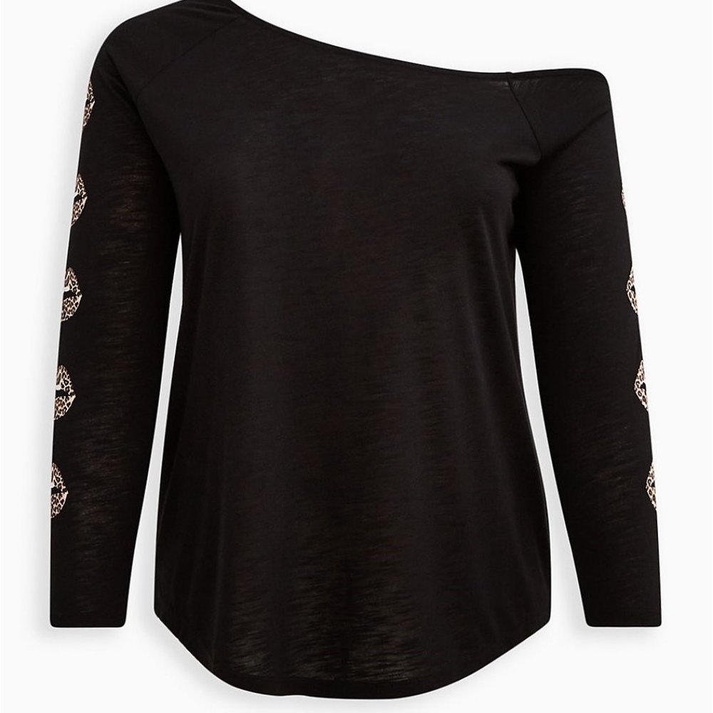 Torrid Off Shoulder Top Size 2/2X Black